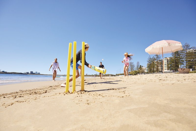 Mooloolaba Family Beach Cricket