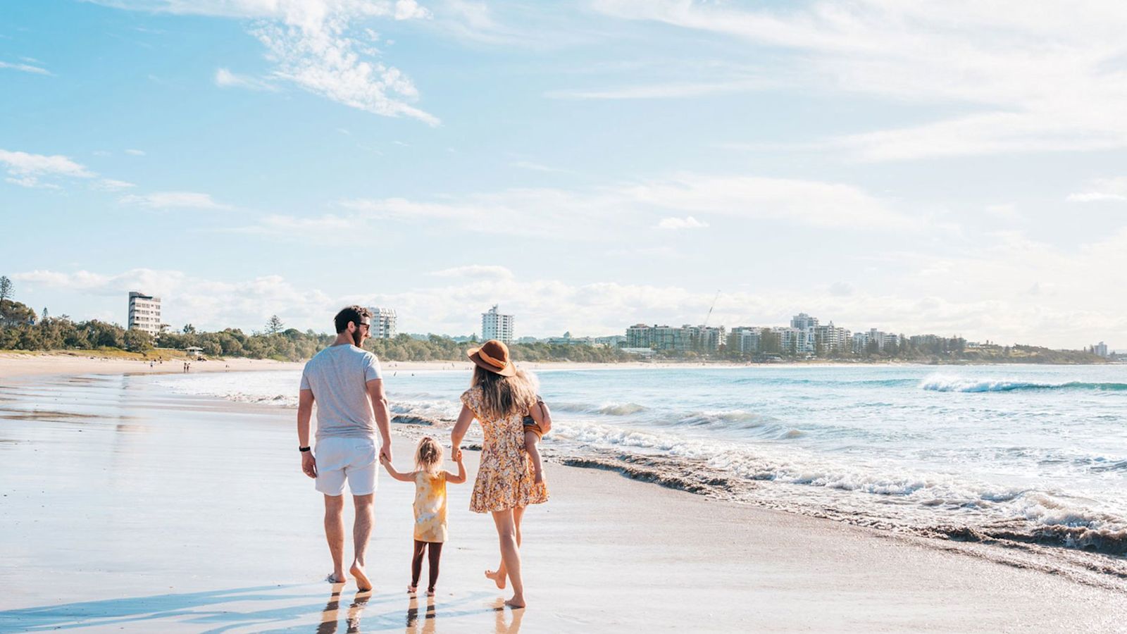 mooloolaba-school-holidays-kids Family walking along Mooloolaba Beach on the Sunshine Coast during the school holidays